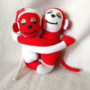 𝅺dream Pets 1977 Hugging Sock Monkeys